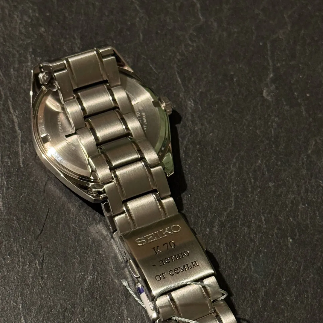 Seiko pulksteņa aproce ar iegravētu tekstu